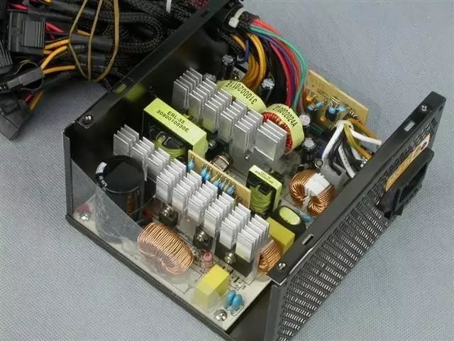 電源廠家:從電源內(nèi)部了解電源