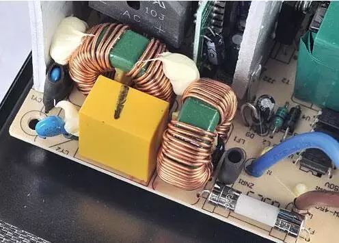 電源廠家:從電源內(nèi)部了解電源
